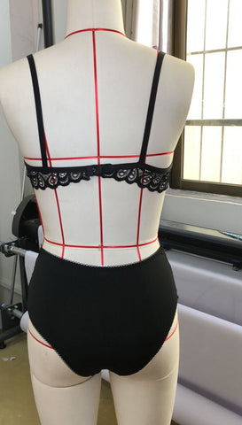 Elegant Lace - MyNatury