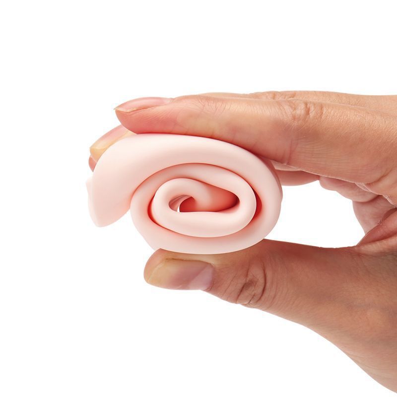 Hand holding a pink silicone toy that resembles a spiral design, ideal for use with Butterfly vibratorer og sexleketøy.