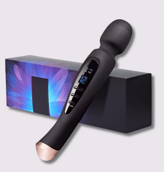 AquaVibe Twelve vanntett vibrator med 12 vibrasjonsmoduser, stillegående, hudnær silikon, og pakket i elegant eske.