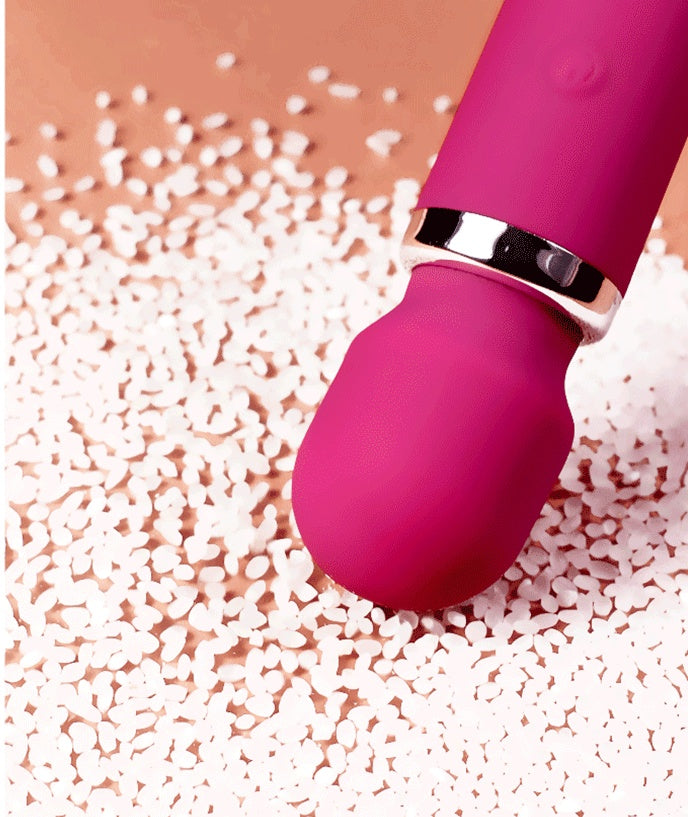 SilkPulse Eight – Rosa vibrator med silkemyk silikon overflate på hvit bakgrunn.